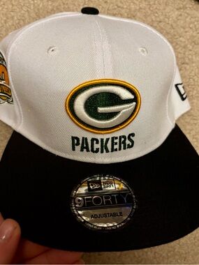 New Era Green Bay Packers White and Black 9FORTY Adjustable Hat